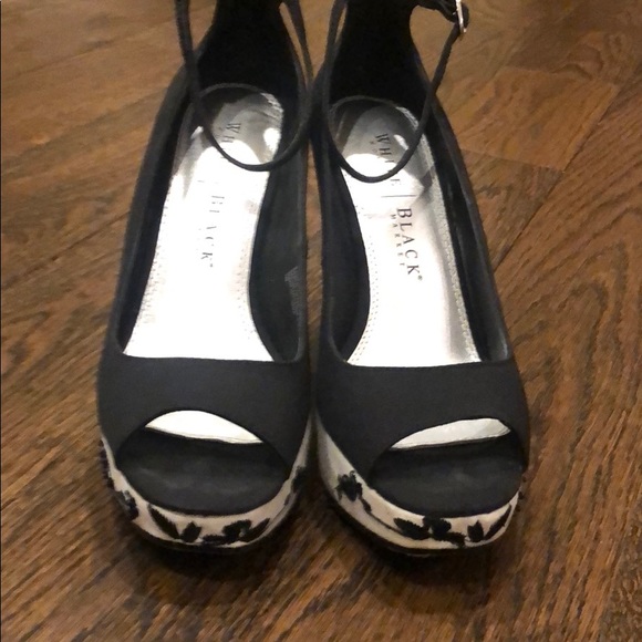 Black wedge white heel w/ black beaded design - Picture 2 of 6